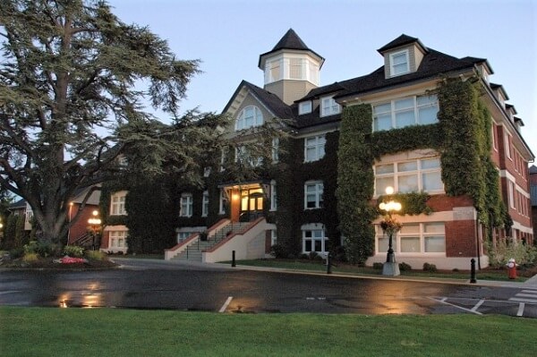 私立学校 St Michaels University School 海外留学 カナダ高校留学ならviec ヴィエック インターナショナル へ皆様の留学をトータルサポート 私立学校 St Michaels University School 海外留学 カナダ高校留学ならviec ヴィエック インターナショナル へ皆様の留学をトータルサポート